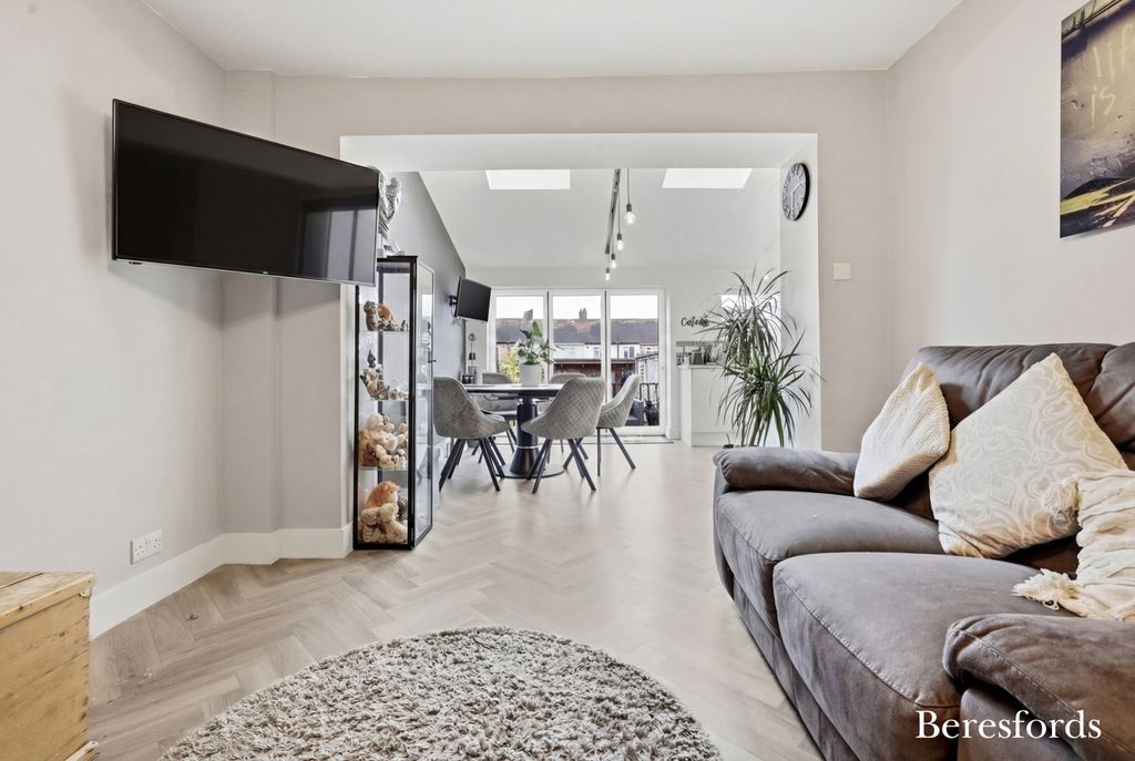 Property photo 3 of 37 Picture No. 05