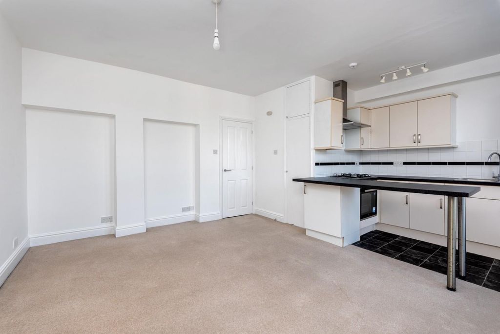 Property photo 2 of 25 Flat 2, 22 The Paragon Ba1 5Ly-5.Jpg