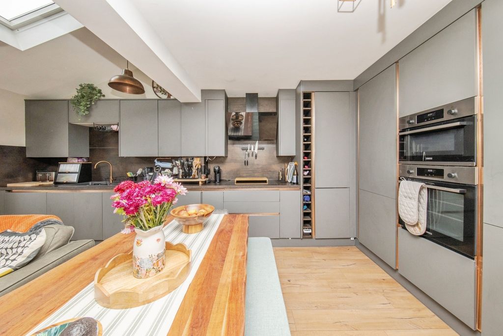 Property photo 3 of 17 Pbox-Img.Jpg