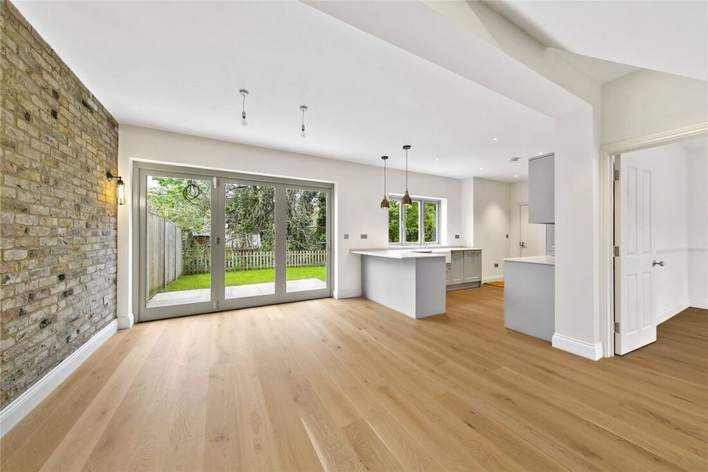 Property photo 3 of 23