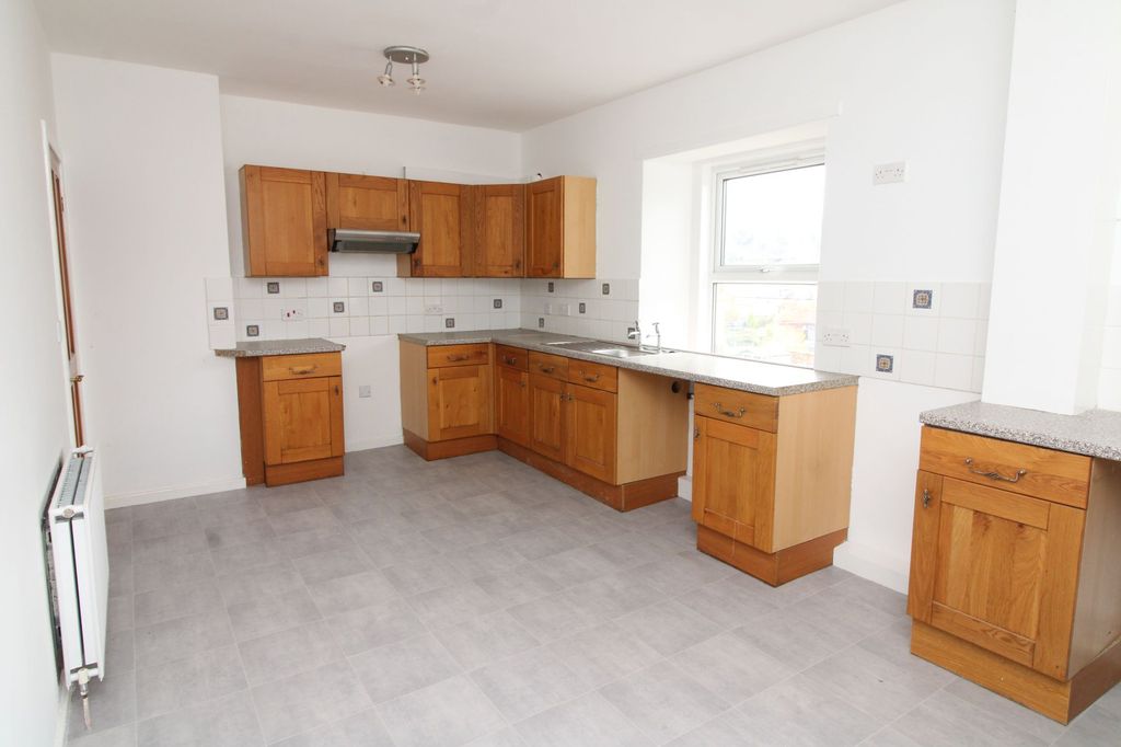 Property photo 2 of 17 Kitchen