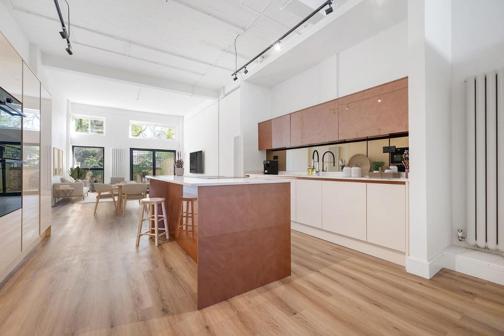 Property photo 1 of 20 Kitchen.Jpg