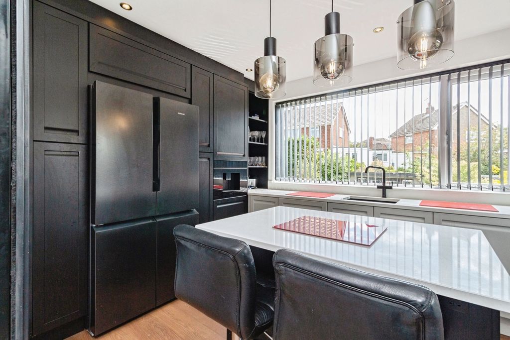 Property photo 3 of 31 Pbox-Img.Jpg