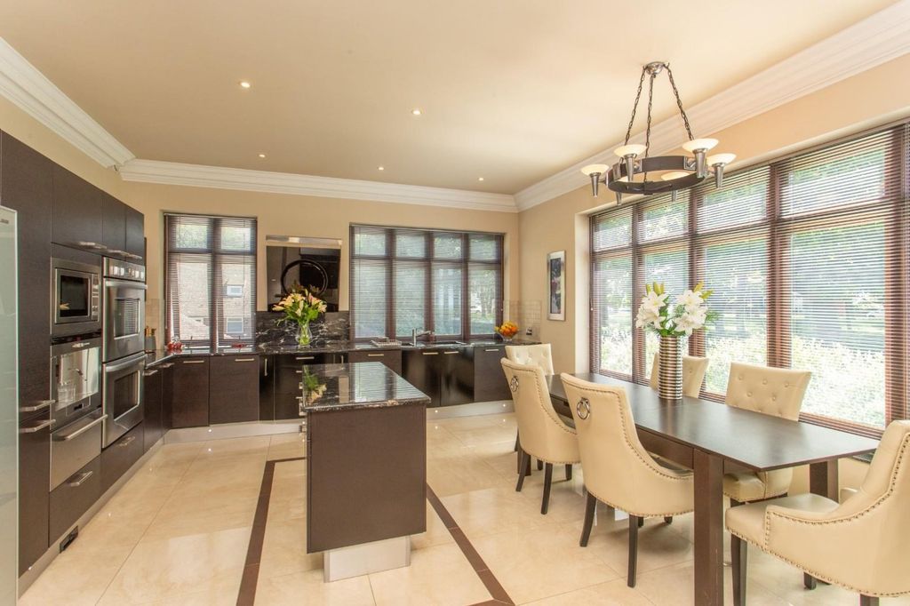 Property photo 3 of 34 Picture 3