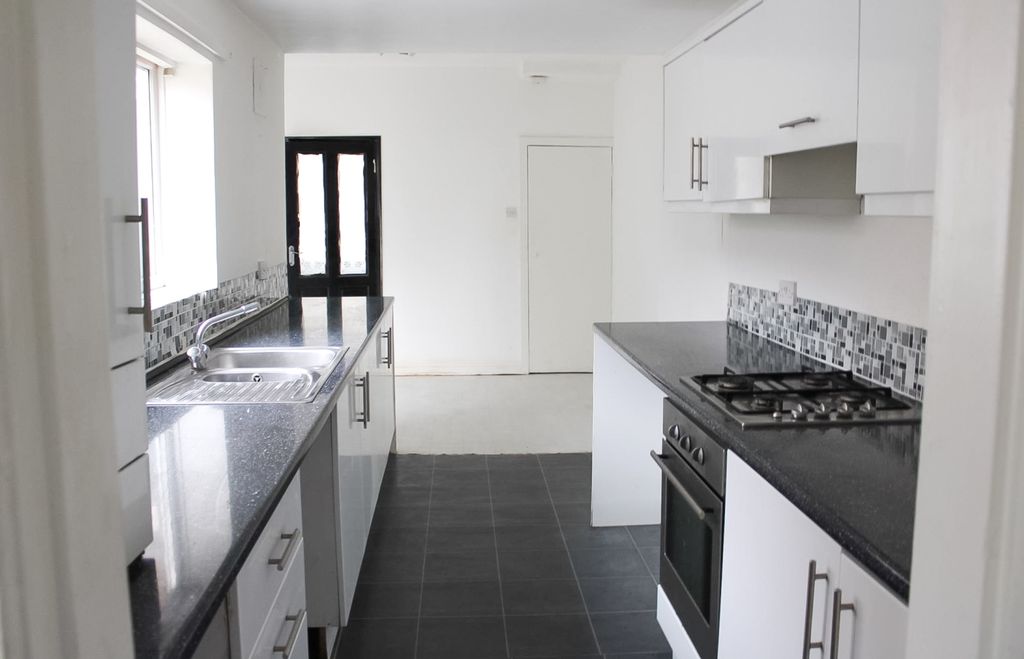 Property photo 2 of 8 552-2