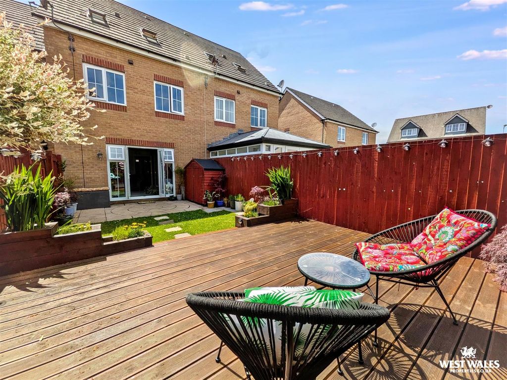 Property photo 2 of 25 6870.Jpg