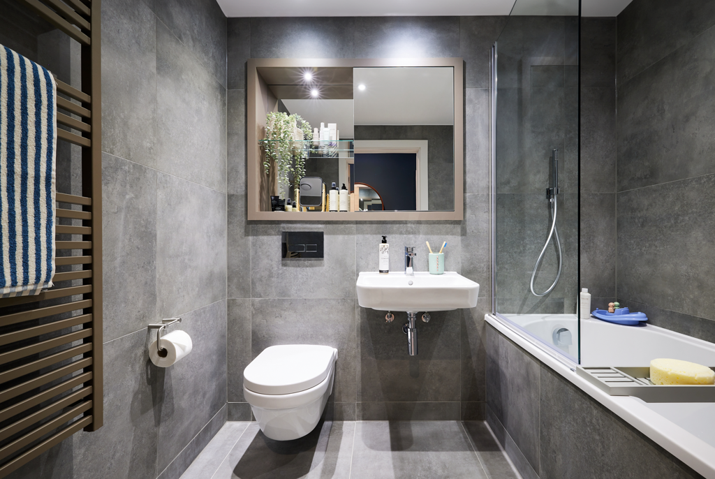 Property photo 1 of 18 Bathroom
