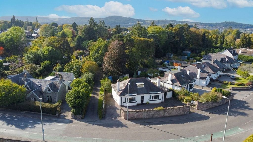 Property photo 2 of 37