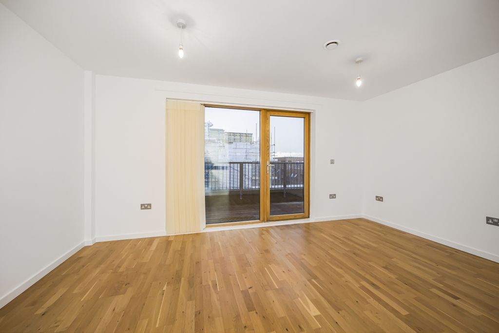 Property photo 3 of 12 St James House -0...