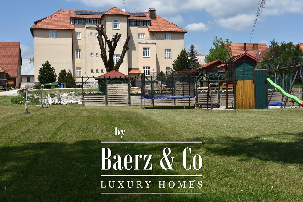 Property photo 2 of 33