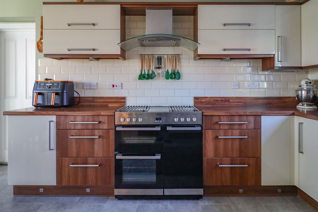 Property photo 3 of 32 4526238