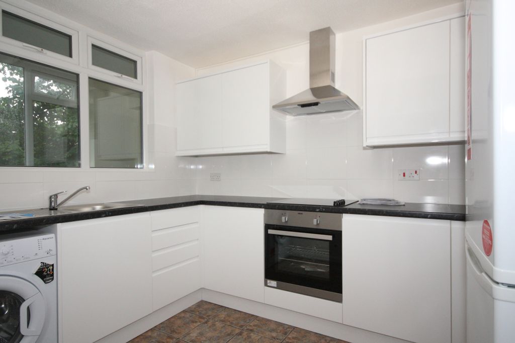 Property photo 3 of 6 Kitchen