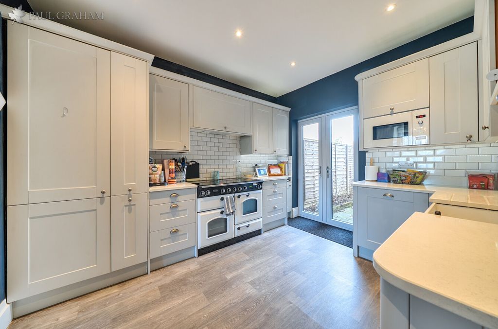 Property photo 3 of 22 77c6B664-8Dbf-45Ef-B30A-2ee5Bd2c593E