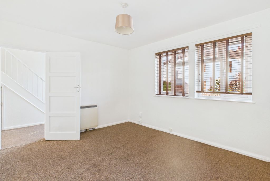 Property photo 3 of 13 Cam02519G0-Pr0366-Still006