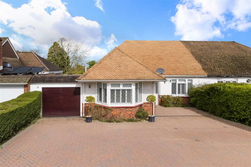 Property photo 1 of 15 Great Tattenhams, 52 (8).Jpg