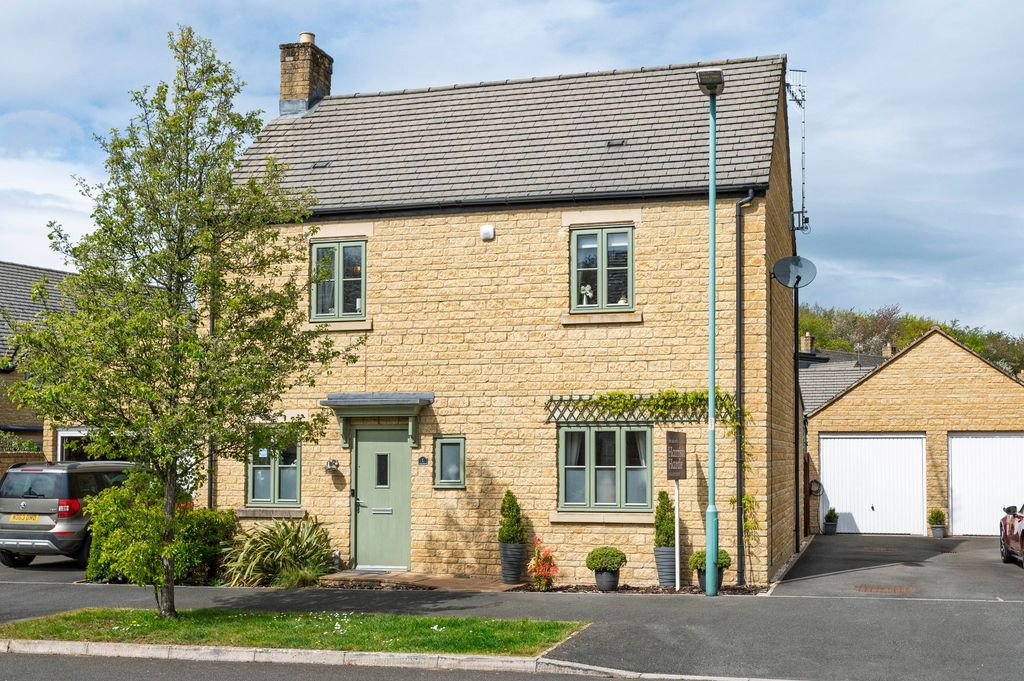 Property photo 1 of 19 Front