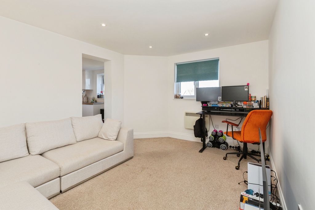 Property photo 3 of 12