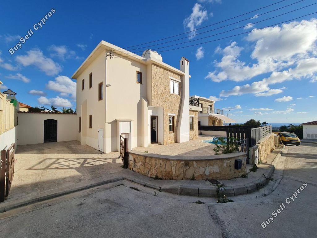 Property photo 3 of 32