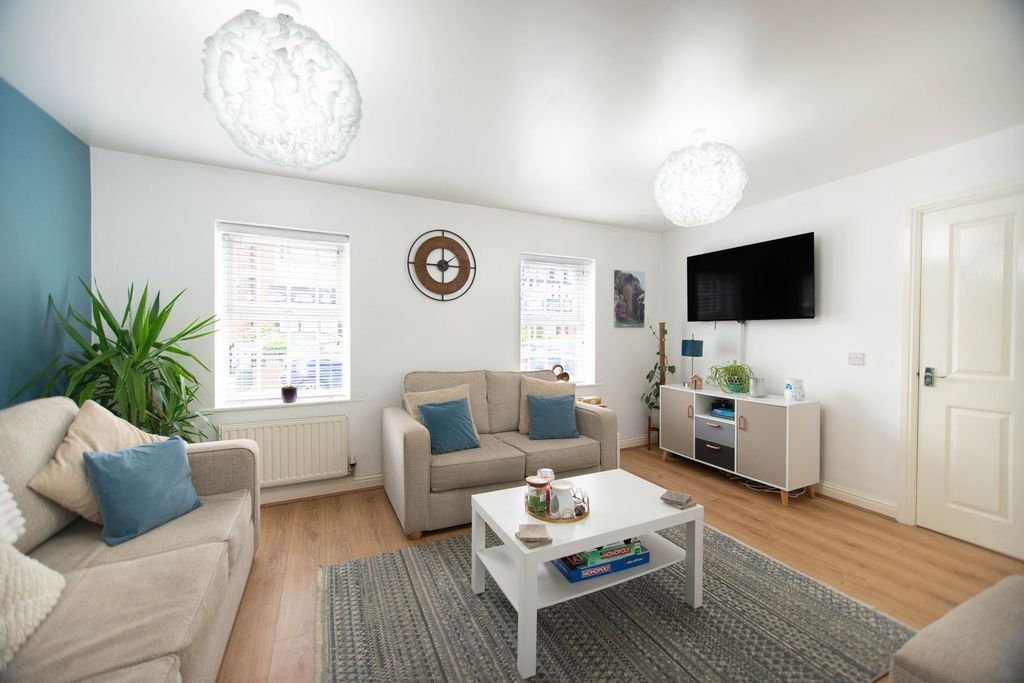2 bed flat for saleWilbert Place, Beverley HU17 photo 5