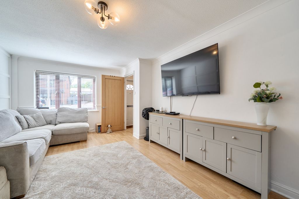 Property photo 2 of 15 1464623-12-6A1035...