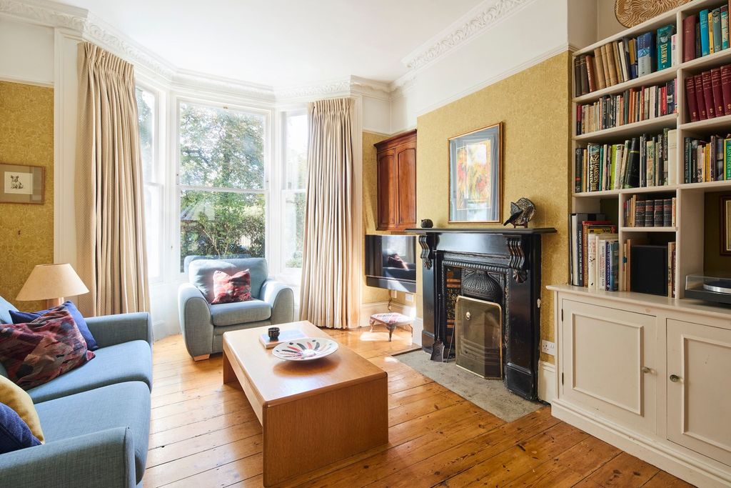 Property photo 3 of 43