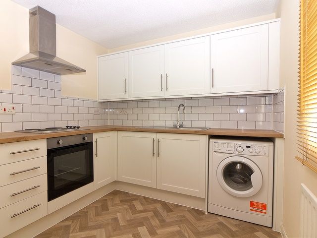 Property photo 2 of 8 Kitchen
