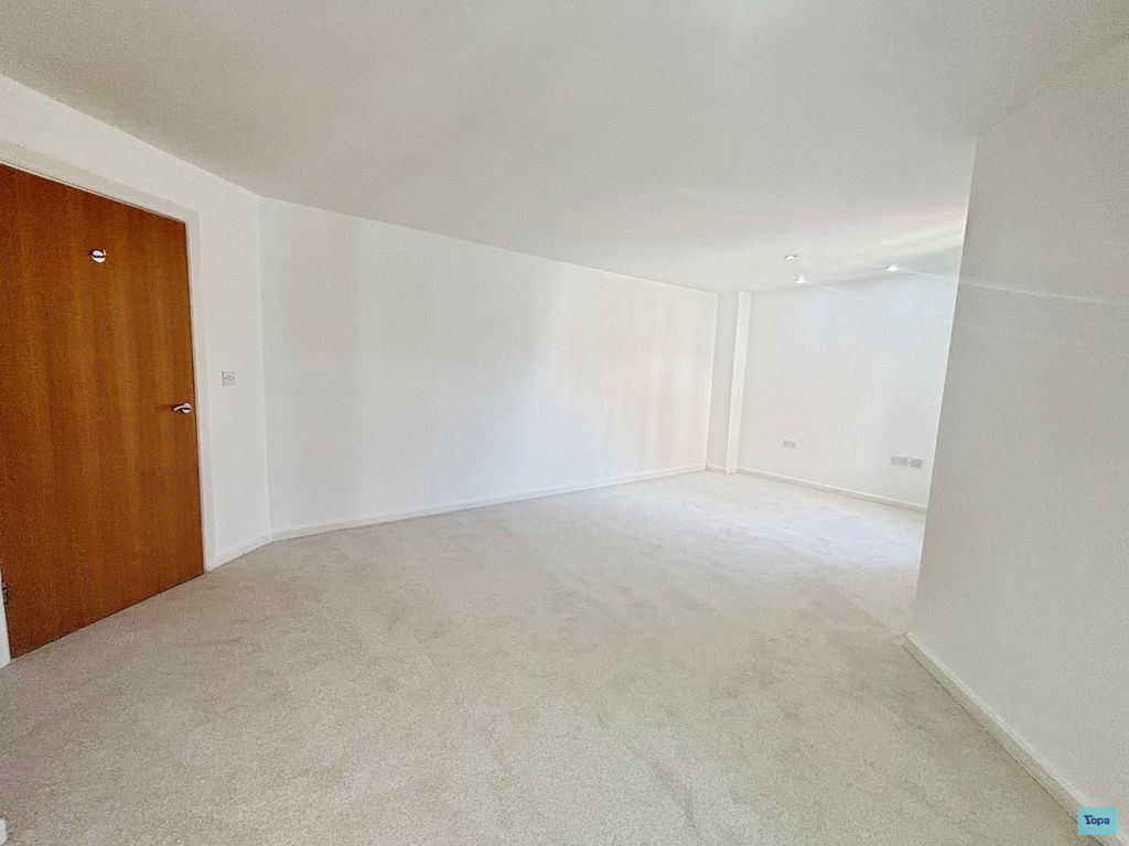 Property photo 3 of 18 Bedroom 1