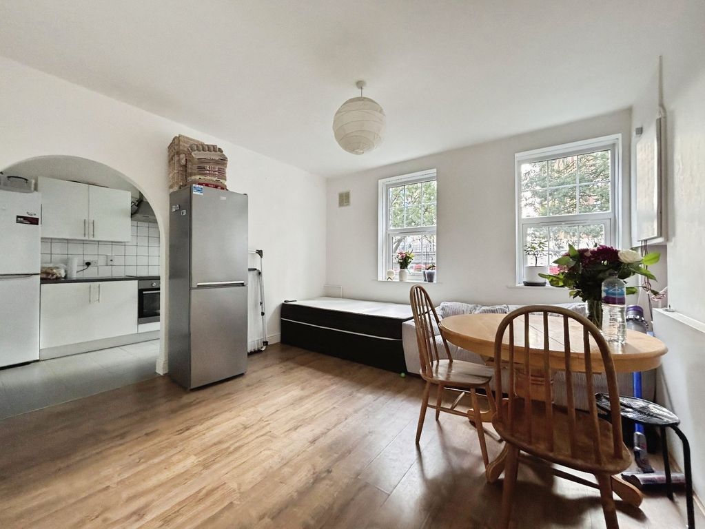 Property photo 2 of 11 02