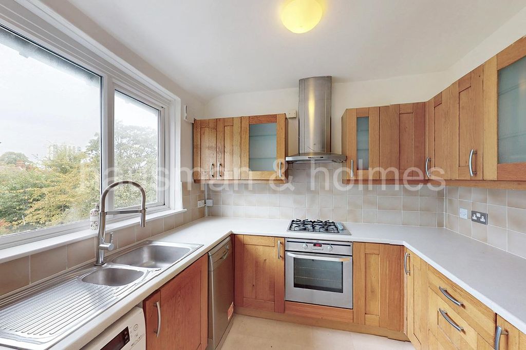 Property photo 3 of 17 W04.Jpg