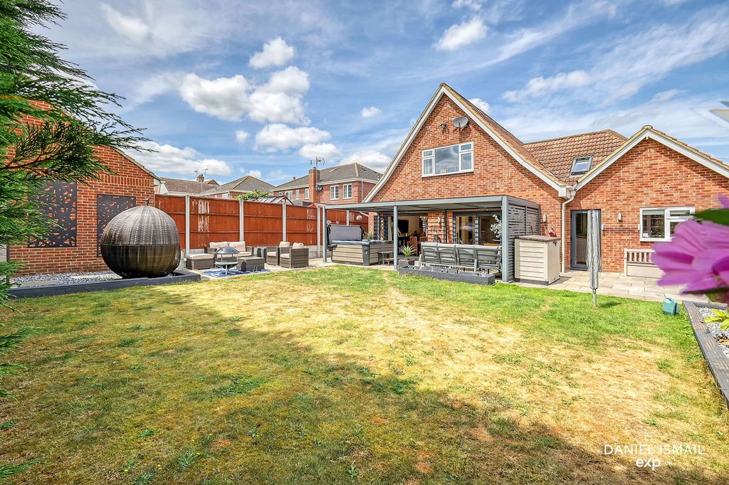 Property photo 2 of 34
