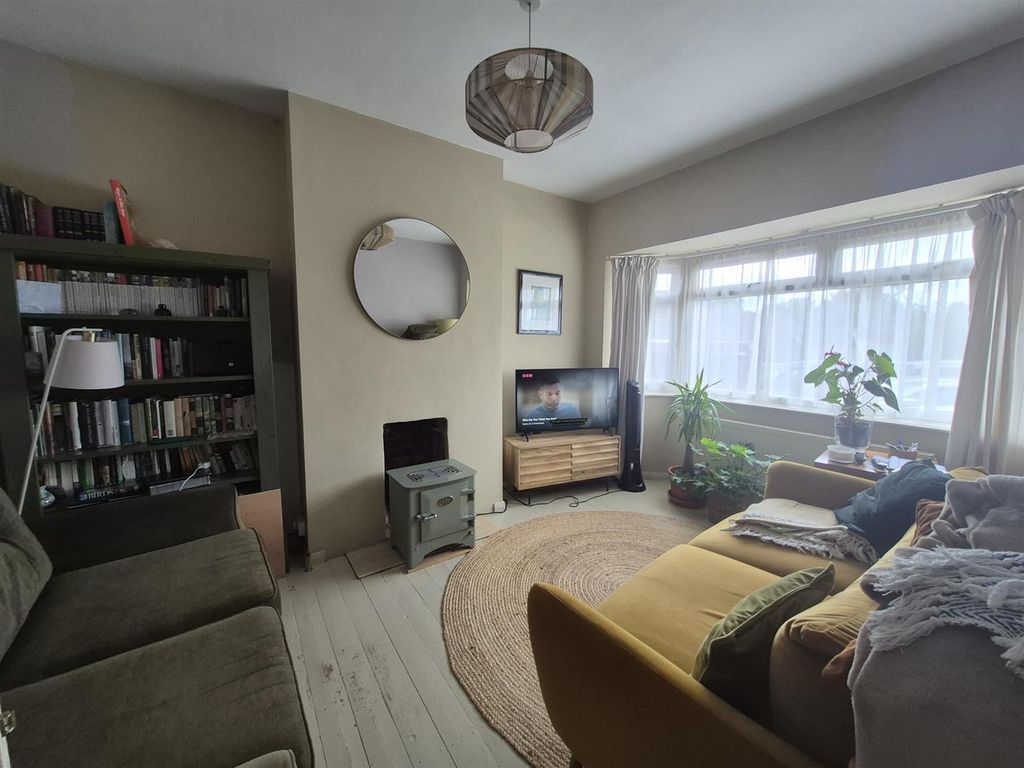 Property photo 3 of 9 1000008097.Jpg