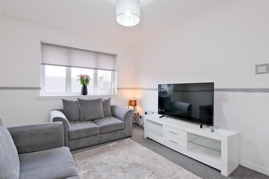 Property photo 2 of 11 Lounge