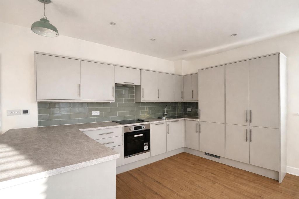 Property photo 3 of 9 Kitchen.Png