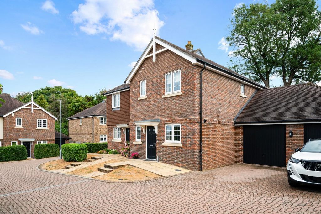 Property photo 1 of 24 Azor Close