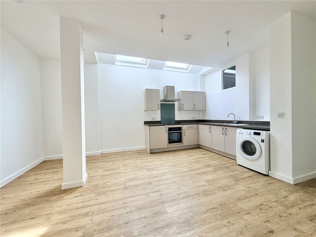 Property photo 3 of 5 Picture No. 04