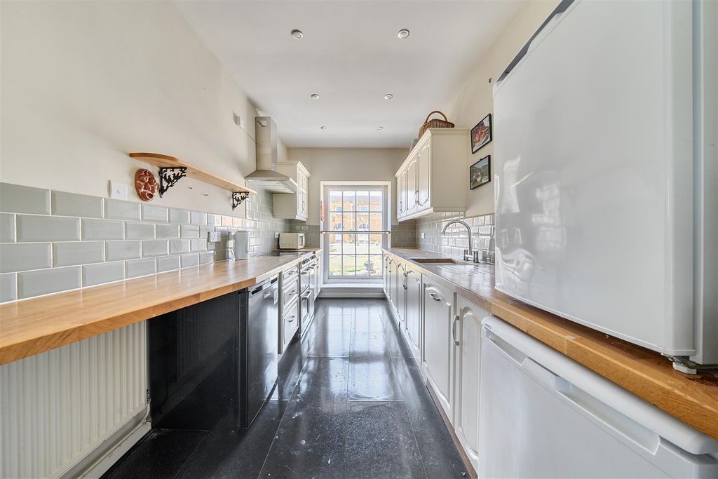 Property photo 3 of 15 Kitchen