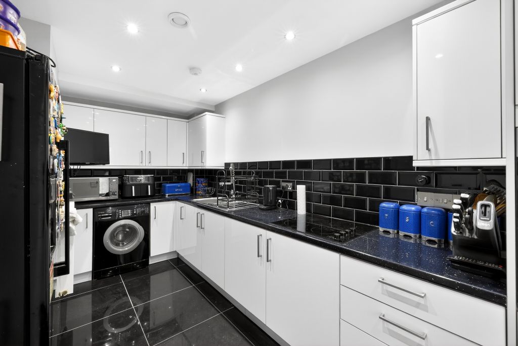 Property photo 2 of 20