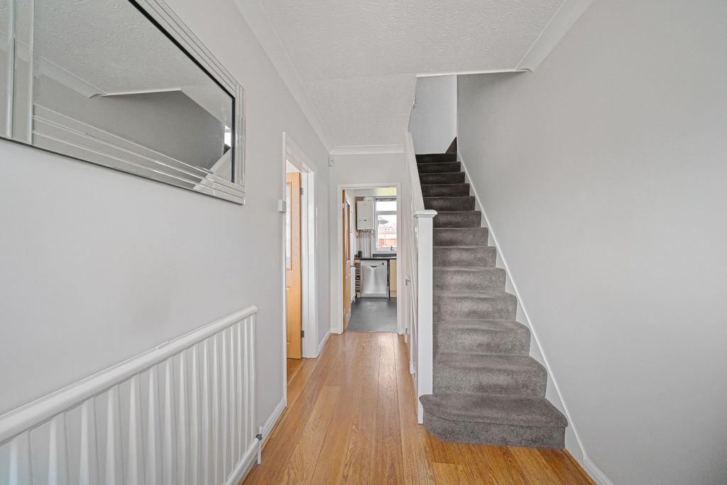 Property photo 2 of 14 4702181