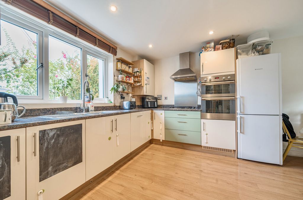 Property photo 3 of 14 3 - 1361895-12-68Dea6...