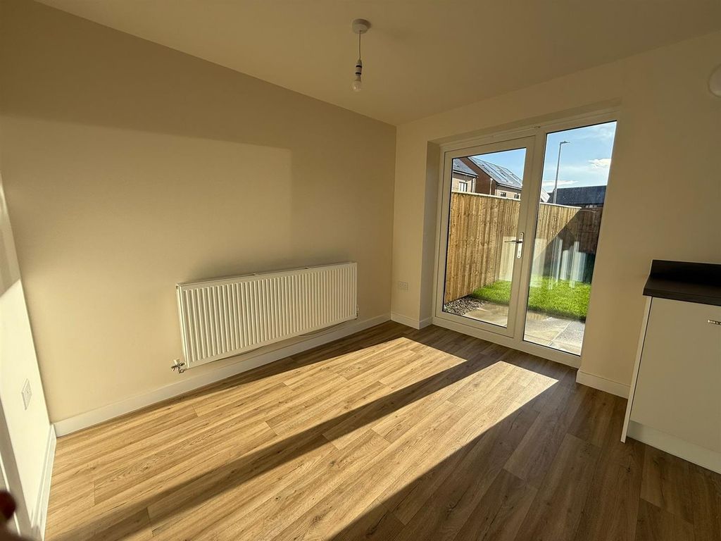 Property photo 3 of 10 5E3c47Ab-0674-43B7-99Aa-4Fc56A9Fd76A.Jpg