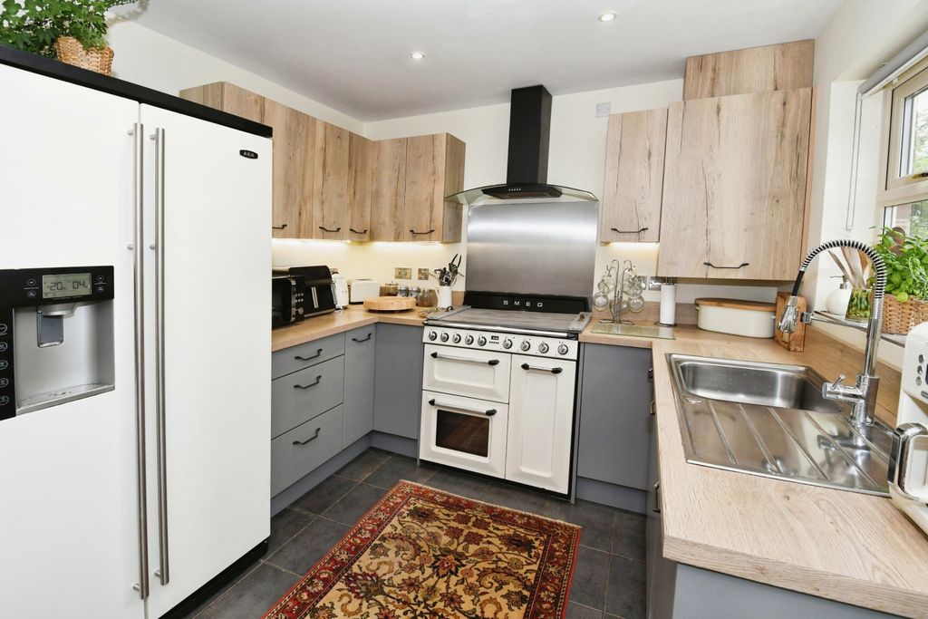 Property photo 3 of 22
