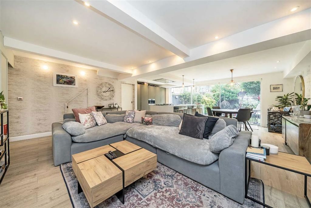 Property photo 2 of 12