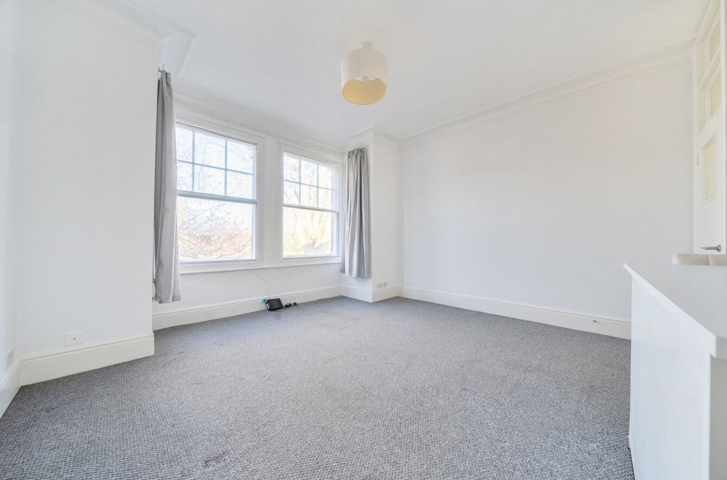 Property photo 2 of 14 1438906-12-69ce28...