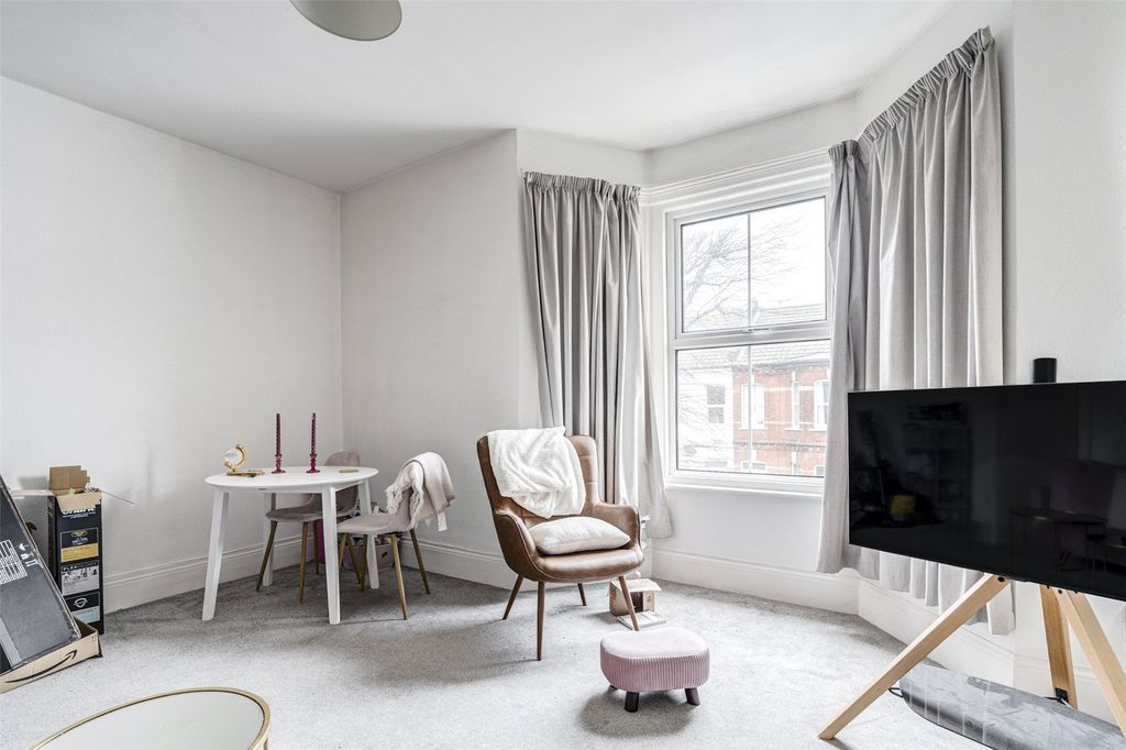 Property photo 2 of 17 Picture No. 18