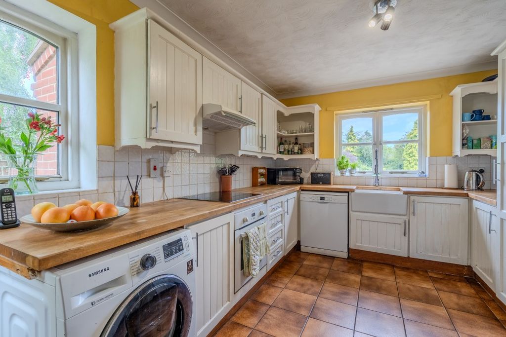 Property photo 2 of 27