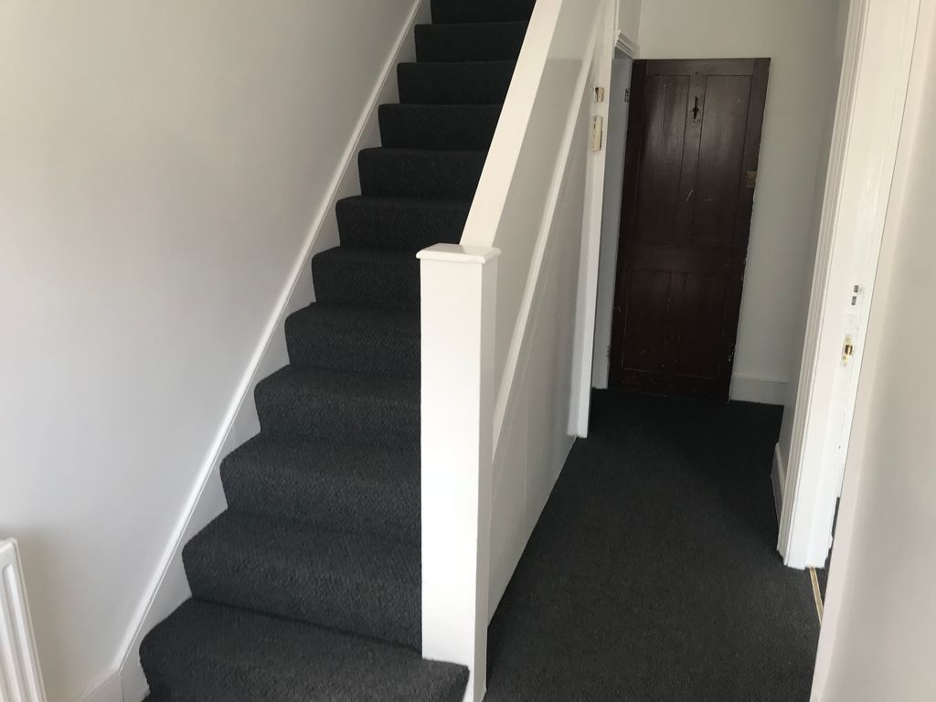 Property photo 2 of 9 Entrance Hall