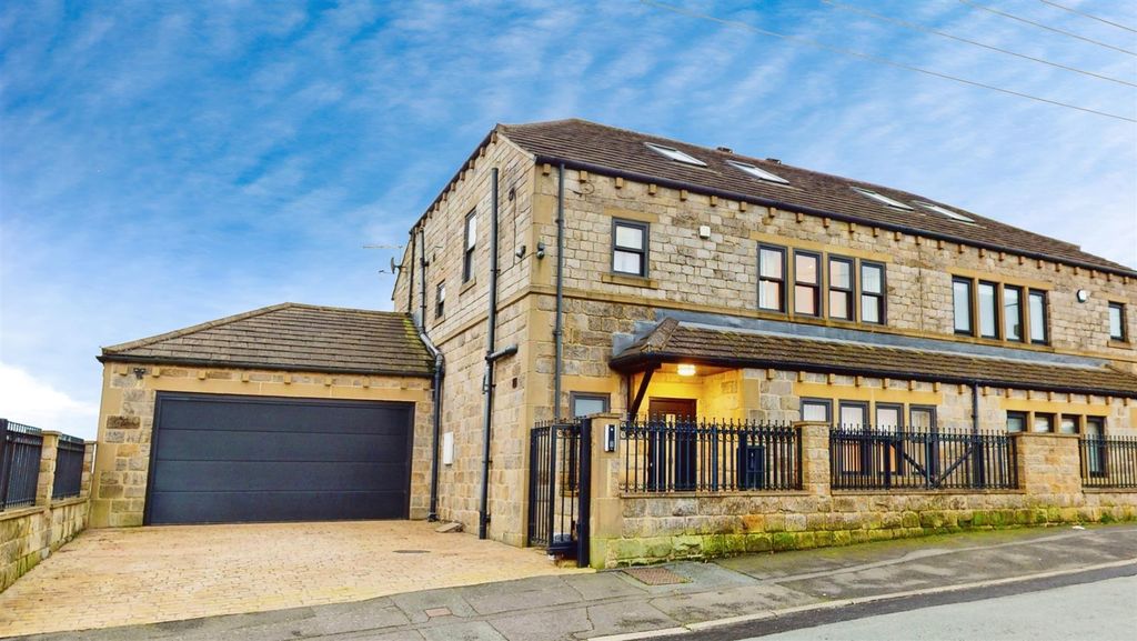 Property photo 1 of 25 External