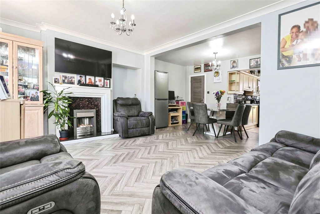 Property photo 2 of 17 Picture No. 14