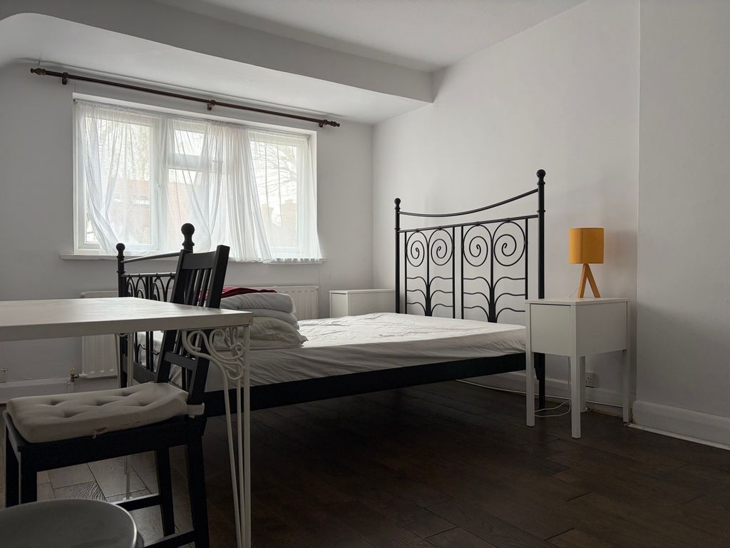 Property photo 1 of 7 Bedroom