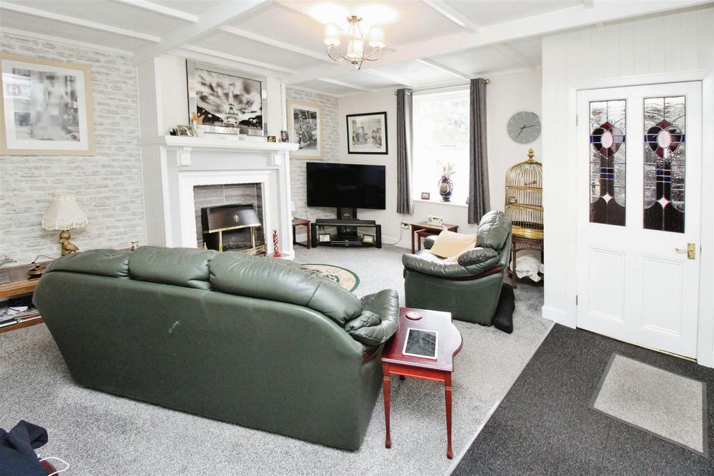 Property photo 2 of 12 Lounge